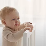 ¿Tu hijo está irritable? Tal vez necesita dormir mejor: claves para identificarlo y mejorar su descanso